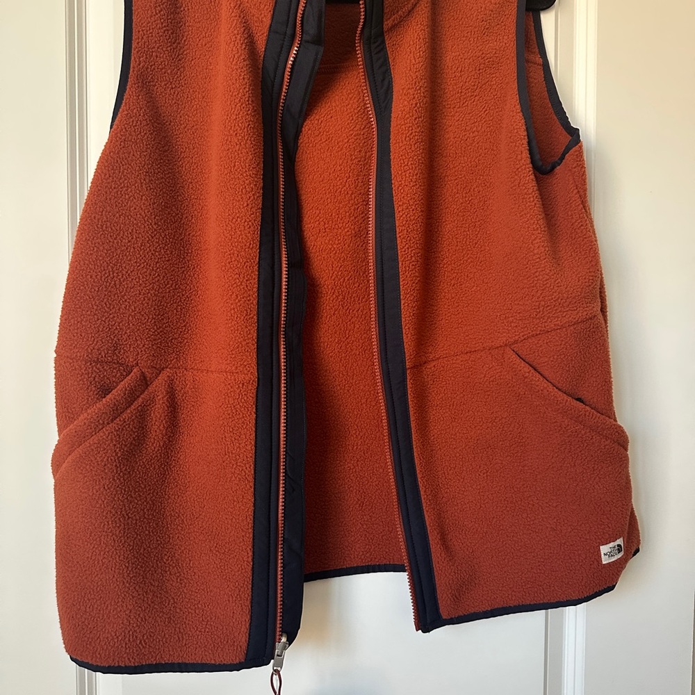 The North Face Men's Carbondale Fleece Vest Orange & Blue, Size Large, Full Zip